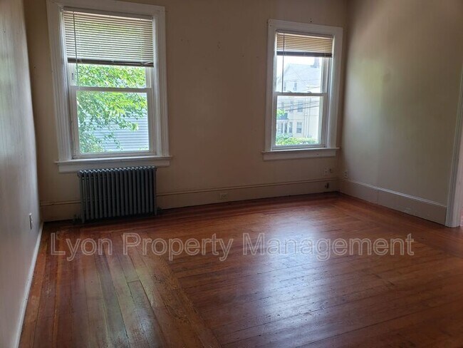 Foto del edificio - 107-109-109 Burgess Ave