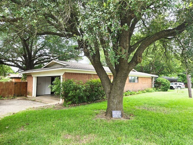 Foto del edificio - 3/2/2 with Classic Charm in Southeast Sherman