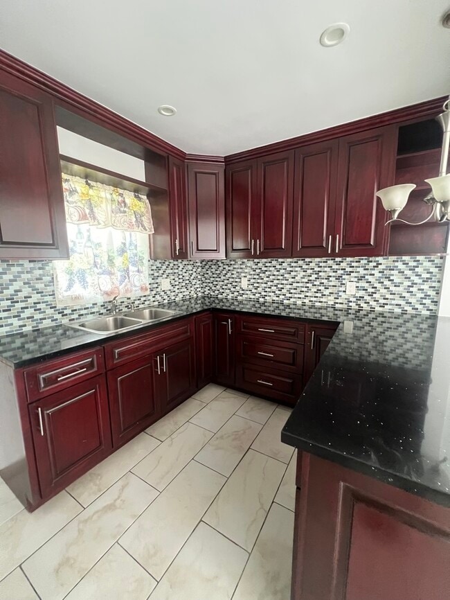 Building Photo - 1 Bedroom 1 Bathroom Apartment