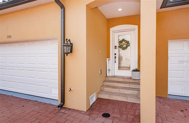 Building Photo - 1954 Freedom Dr