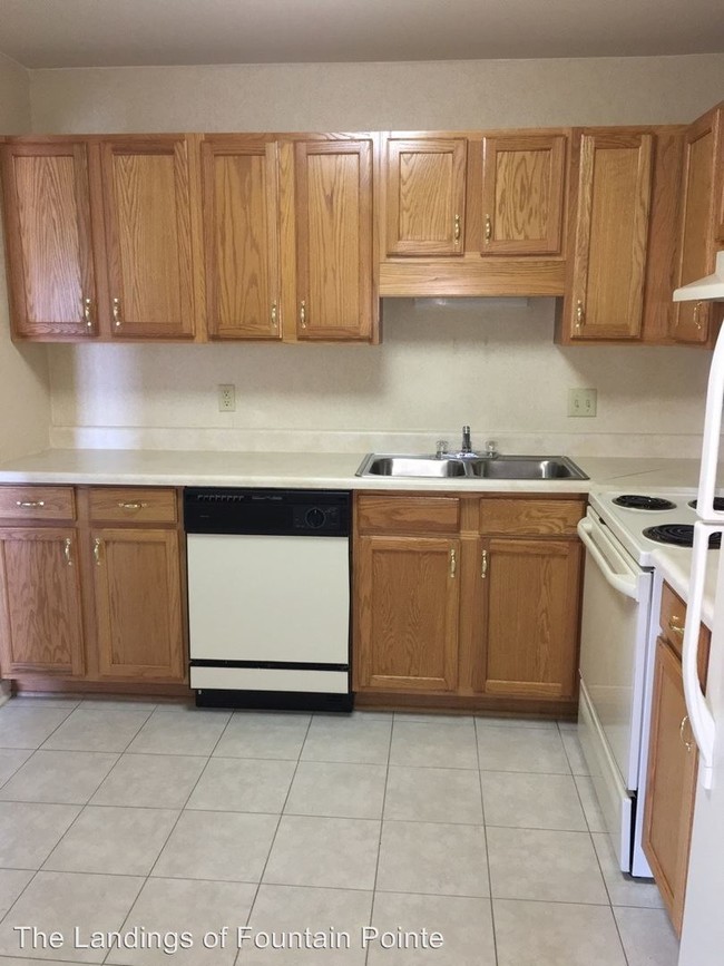 Building Photo - 6065 Fountain Pointe
