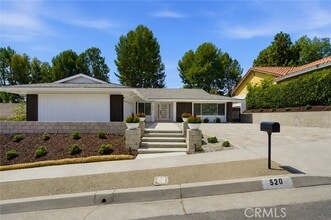 Building Photo - 520 W Country Hills Dr