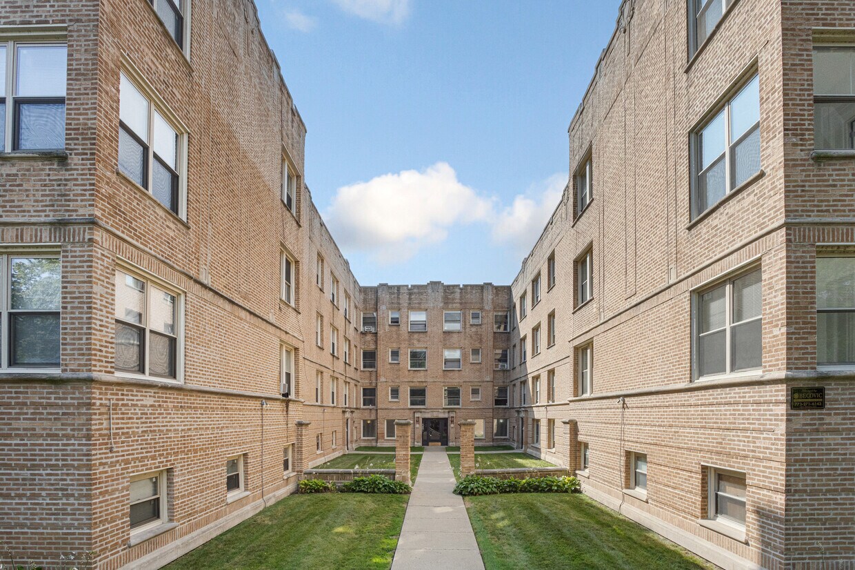 Primary Photo - 1631 W Chase Ave