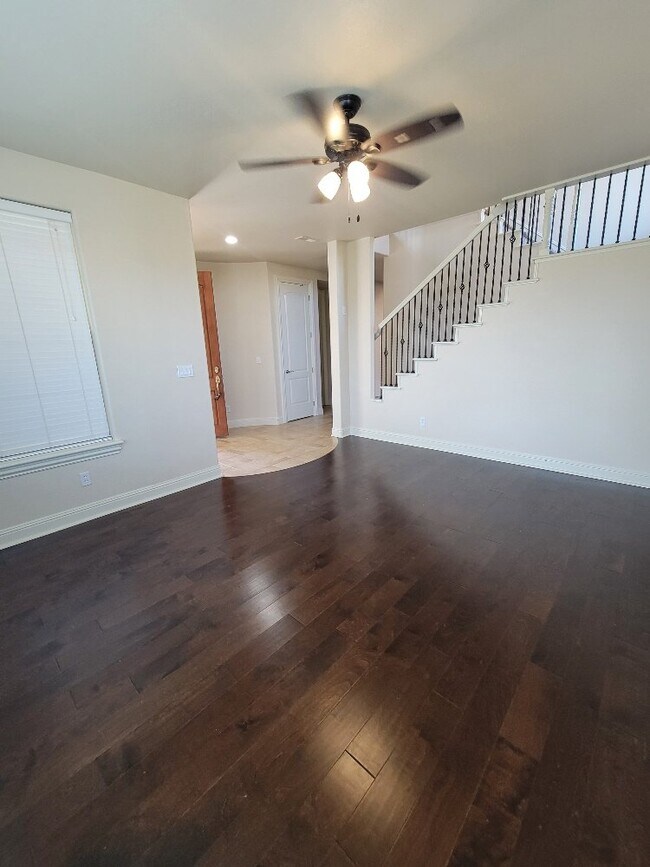 Foto del edificio - Beautiful 5 bedroom home in Empire Ranch