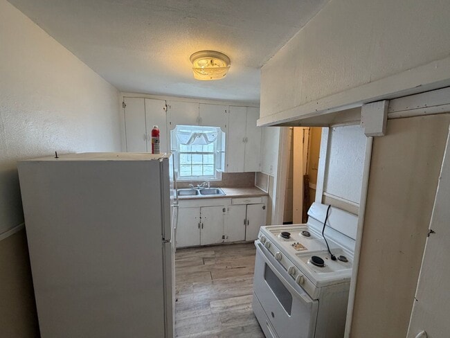 Building Photo - Beautiful 2 Bedroom home in Queensborough