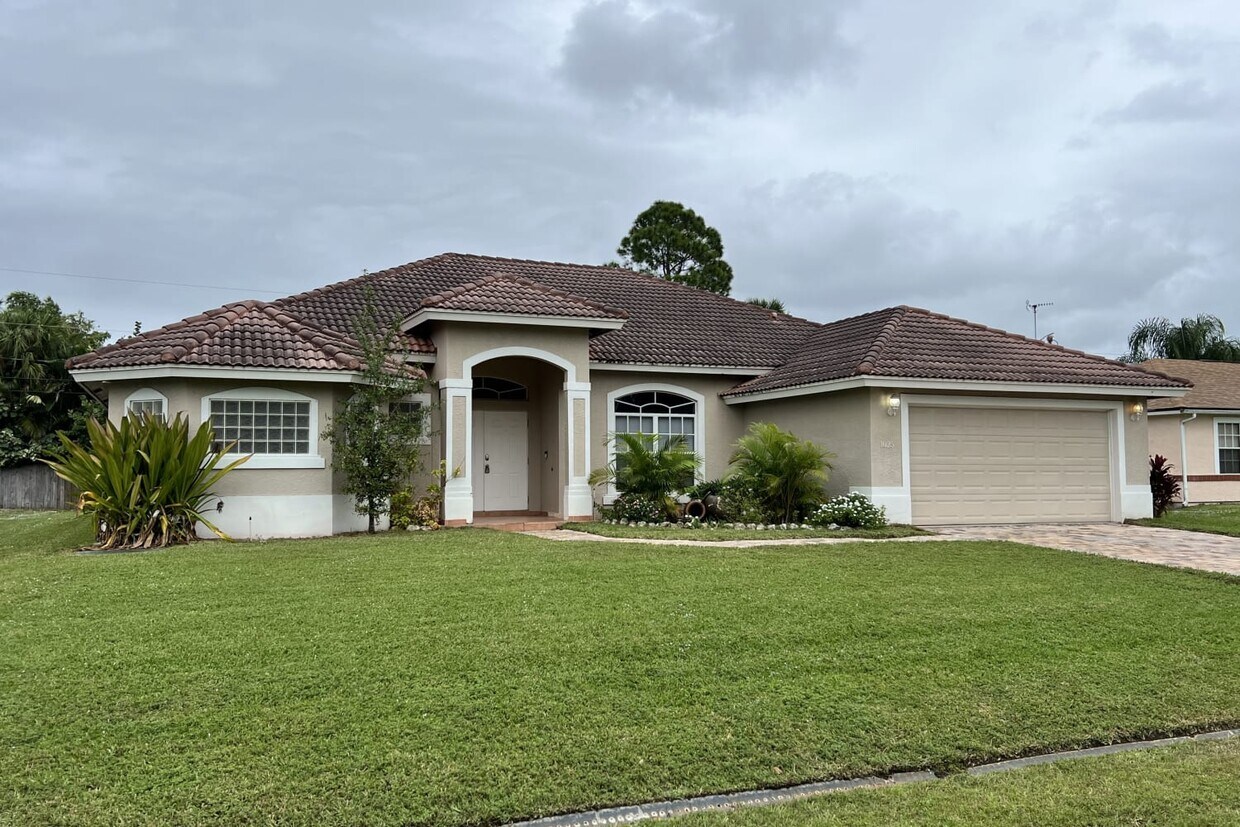 Foto principal - 1025 SW Romaine Ln