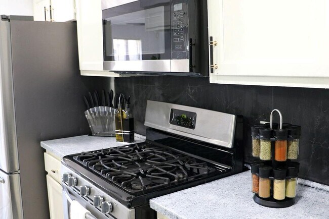 Foto del edificio - 6685 Kentwick Dr