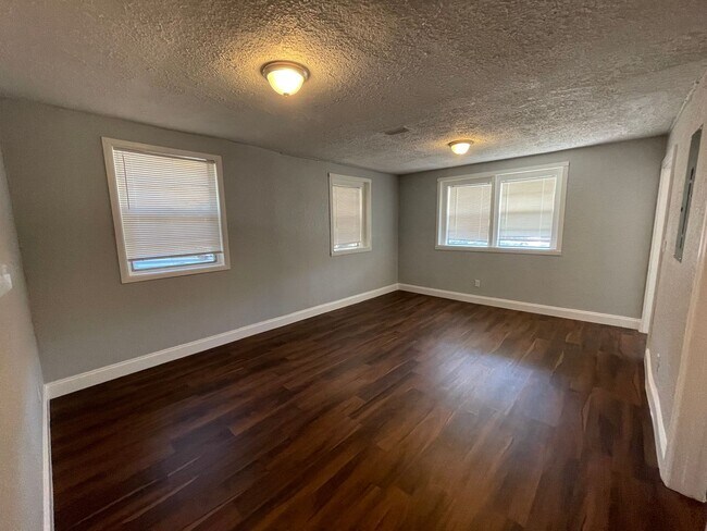 Foto del edificio - Single Family home available now!