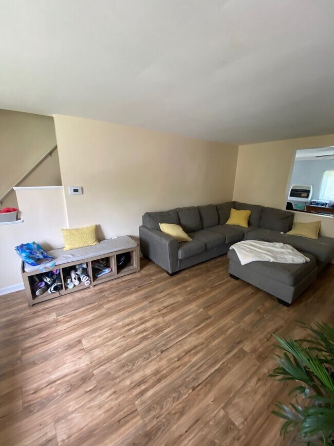 Foto del edificio - Spacious 3 bed, 1.5 bath single family hom...