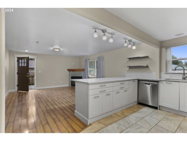 Building Photo - 3610 SE 141st Ave