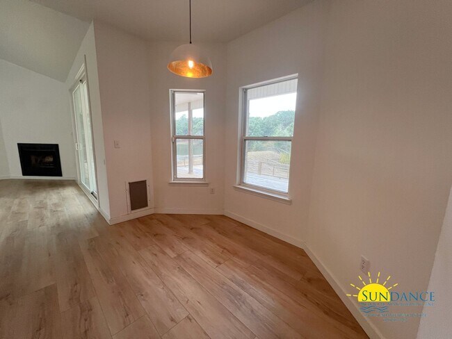 Building Photo - Beautiful Lake View 3 Bedroom Home in Crestview!