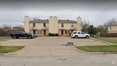 Building Photo - 400 Cambridge Dr