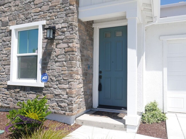 Building Photo - Modern Two-story 4 Bed 3.5 Bath 2,786 sqft...