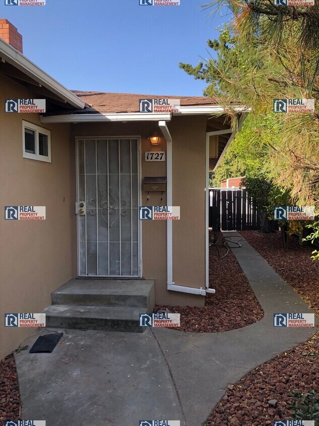 Primary Photo - Modesto 2 Bedroom 1 Bath Duplex