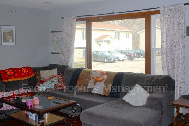 Foto del edificio - 144 Balcerzak Dr