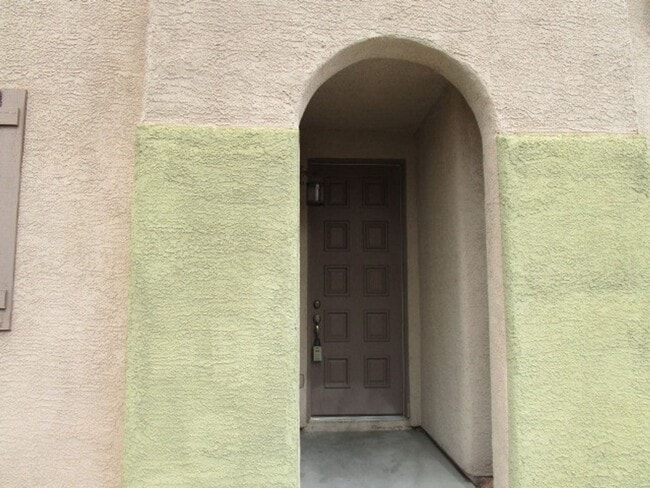 Building Photo - SW - 3 BEDROOMS PLUS LOFT SPACE