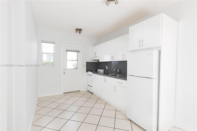 Foto del edificio - 2825 SW 3rd Ave