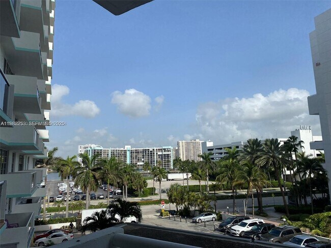 Foto del edificio - 3725 S Ocean Dr