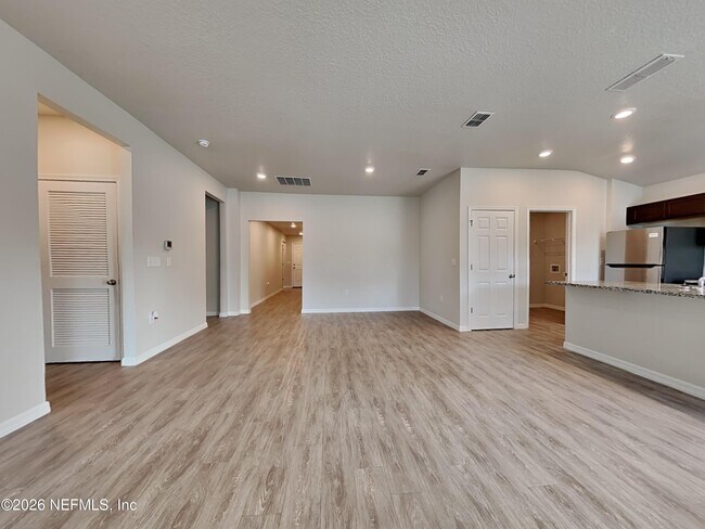 Foto del edificio - 8730 Kaye Ln