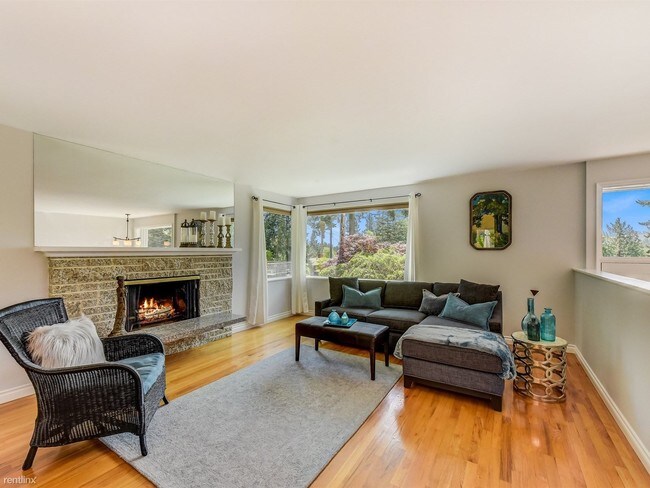 Building Photo - 4 br, 3 bath House - 16034 Lake Hills Blvd
