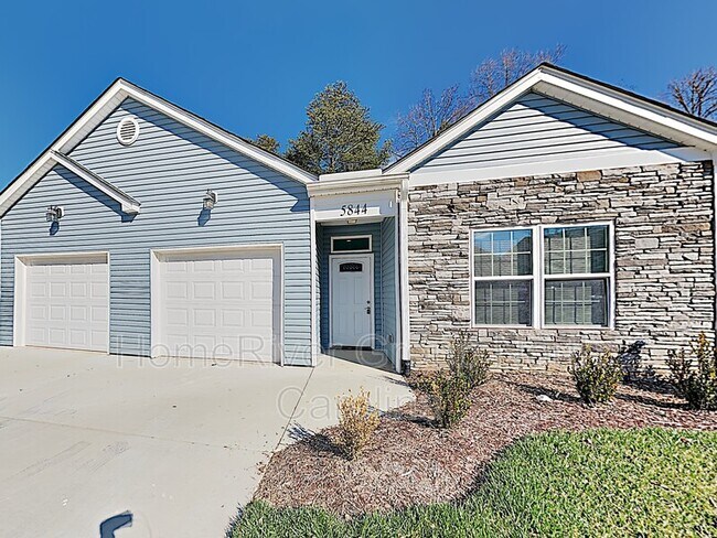 Foto del edificio - 5844 Bradford Lake Ln