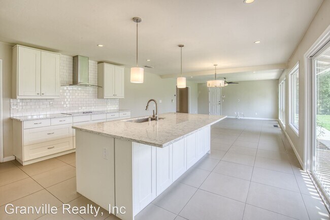 Building Photo - 3 br, 2 bath House - 1537 W. Robinwood Lane