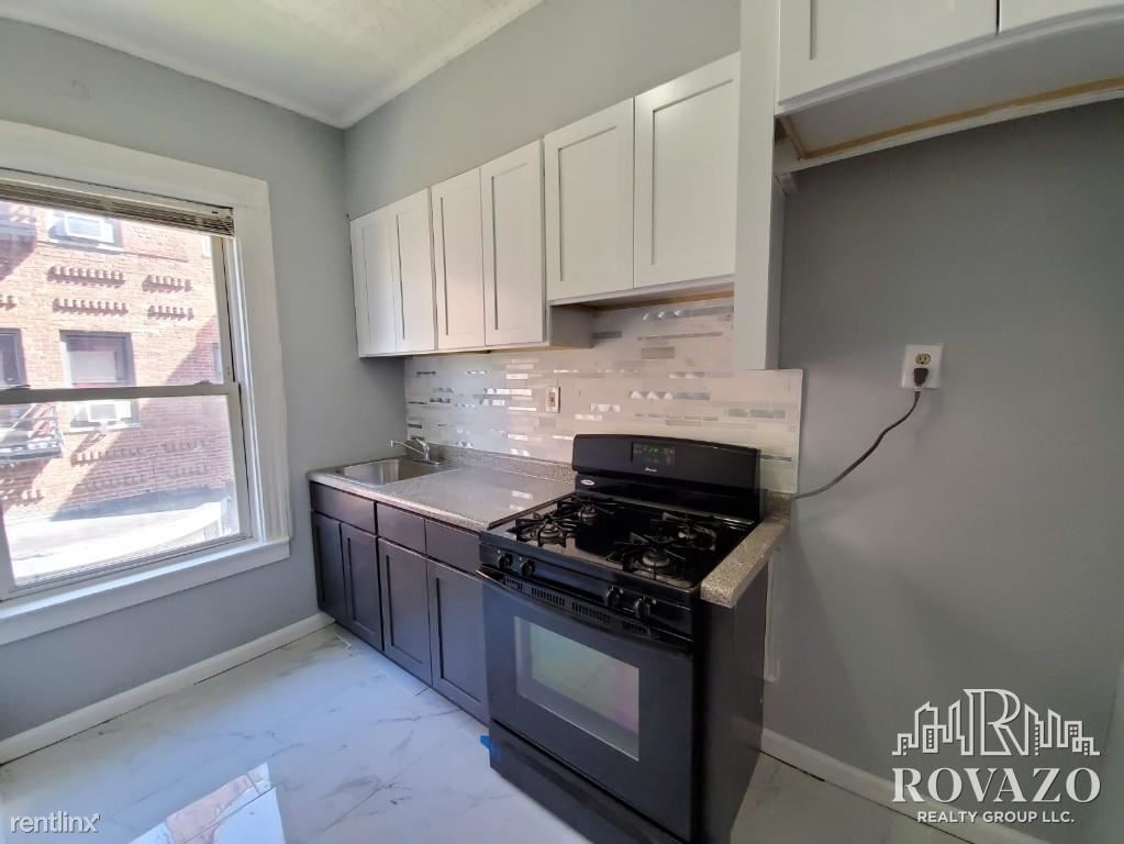 Foto principal - 2 br, 1 bath Apartment - 71 Lenox Ave 3