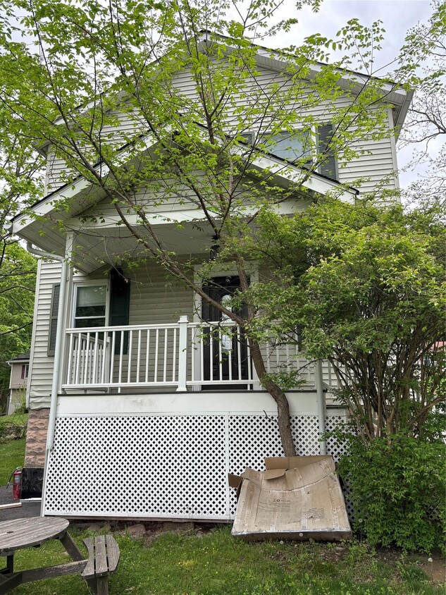 Primary Photo - 1716 E Main St