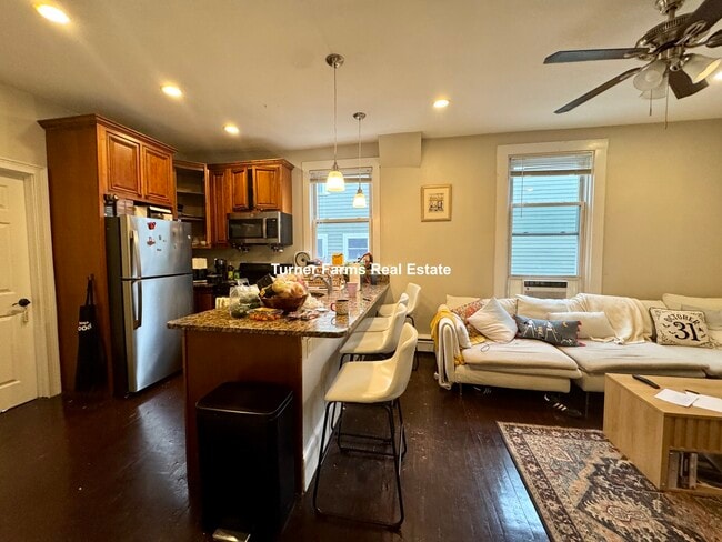 Building Photo - 719 Parker St