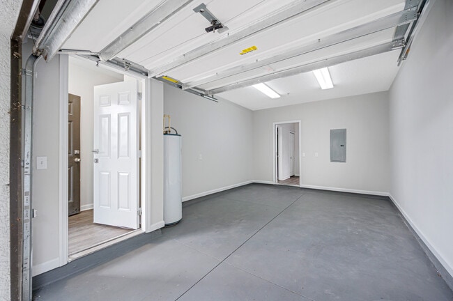 Building Photo - Town Park Villas