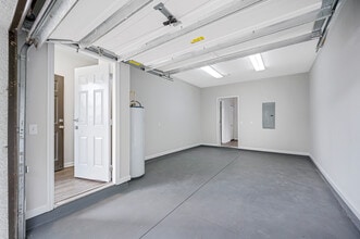 Building Photo - Town Park Villas