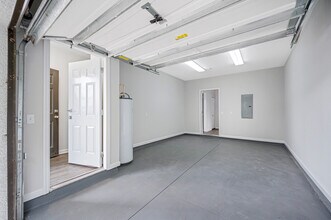 Building Photo - Town Park Villas