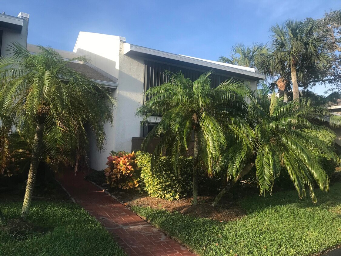 3225 S Lakeview Cir Unit 22104, Fort Pierce, FL 34949 Condo for Rent