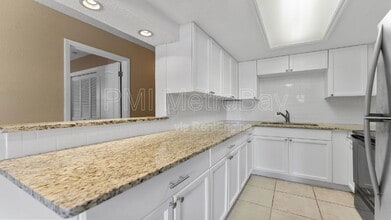 Building Photo - 309 W South Ave