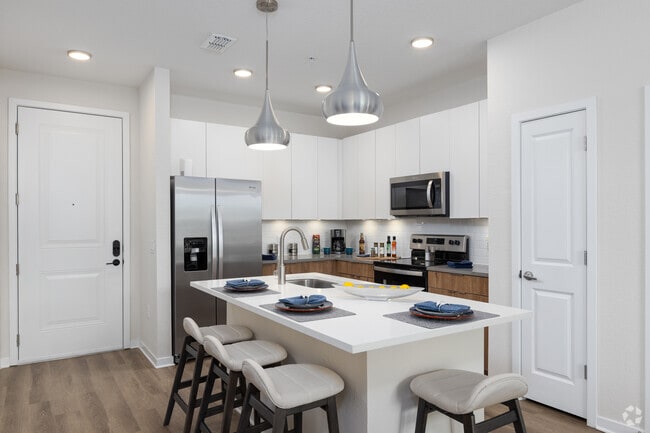 2BR, 2BA - 966SF - Mosaic at Lake Toho