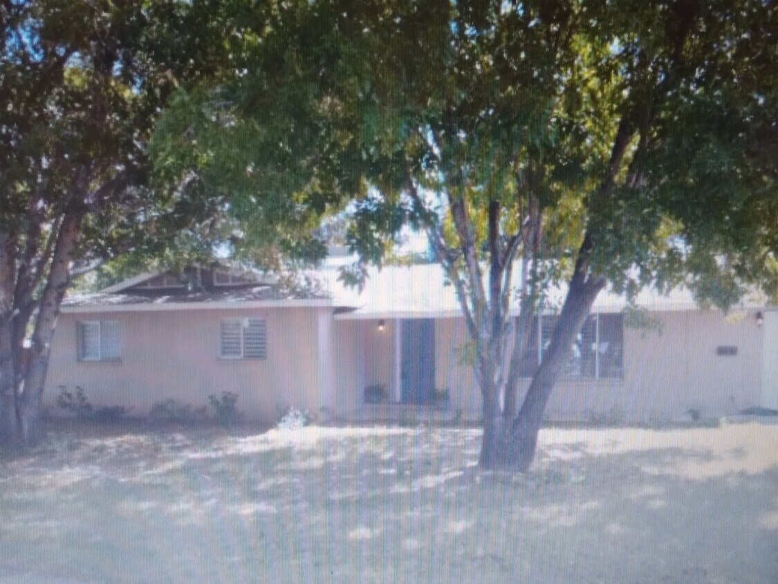 Primary Photo - 325 N Vine St