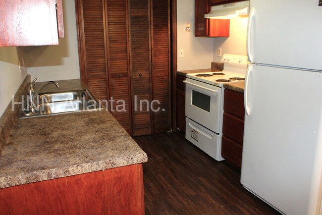 Building Photo - Adorable Smyrna Duplex