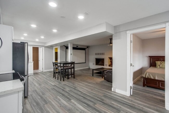 Building Photo - 1342 Viejas View Ln