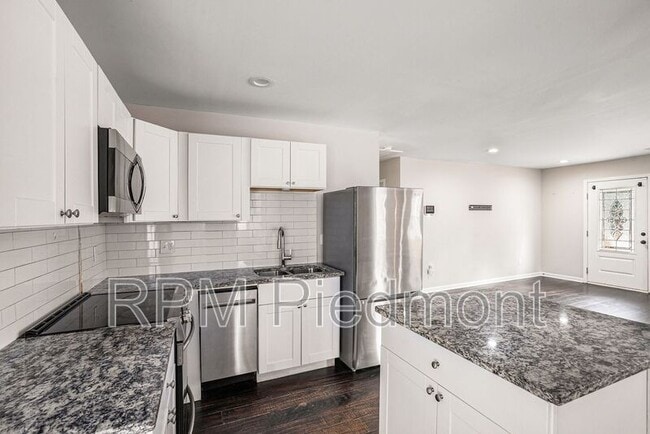 Building Photo - 1343 Lynford Dr SW