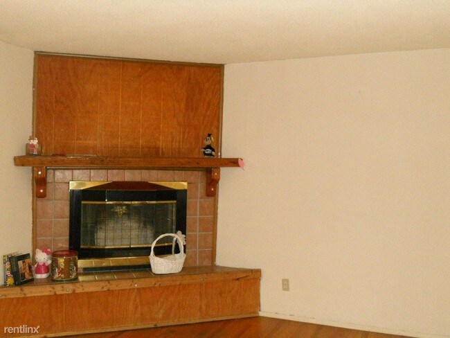 Building Photo - 920 Lucerne Dr