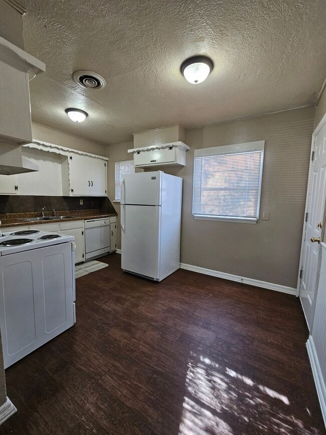 Photo - (3) Bed/(1) Bath in Core Norman! Pet Negotiable! House
