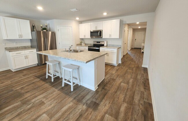 Building Photo - Perfect condition! Amazing location! Beaut...