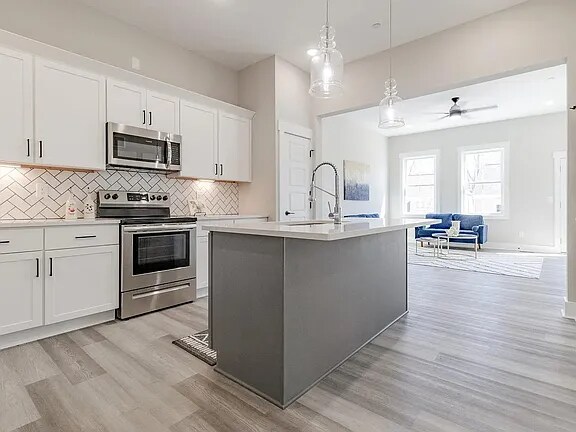 Building Photo - 219 Charleston Ave