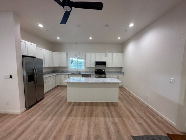 Building Photo - Newly Renovated 3 Bedroom 2 Bathroom Close to Town