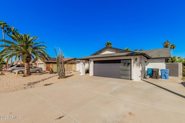 Building Photo - 4950 W Grovers Ave