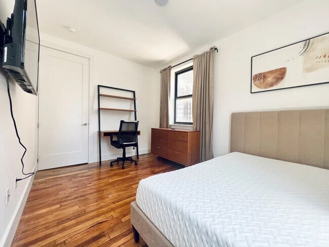 Foto del edificio - Furnished room/NOT APARTMENT
