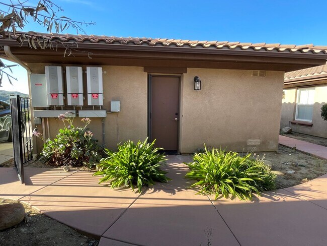 Building Photo - 27157 Tumbleweed Trail A &amp; B