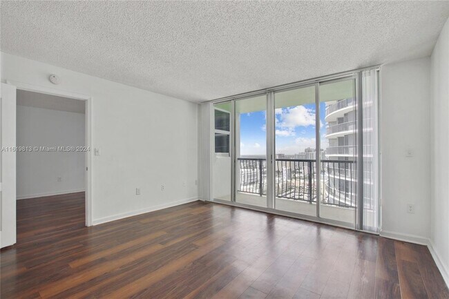 Foto del edificio - 1756 N Bayshore Dr