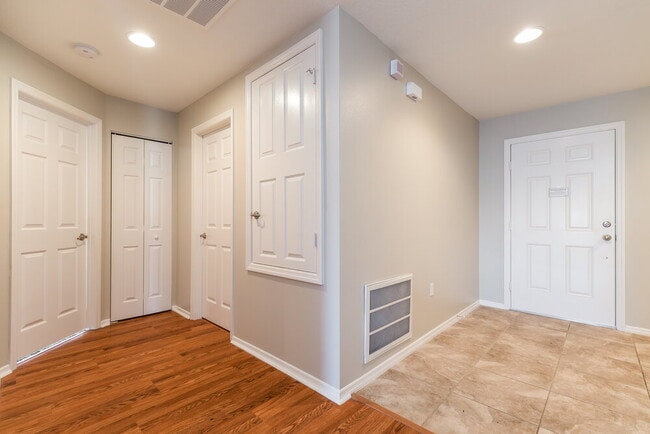 Building Photo - 2735 Breezy Meadow Rd