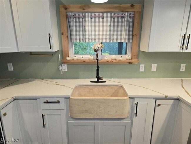 Foto del edificio - 202 Meek Ave